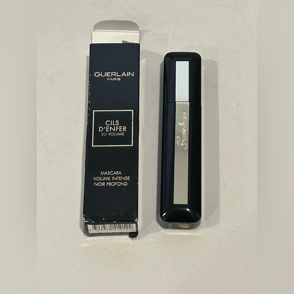 Guerlain Maxi Lash So Volume Mascara in 01 Noir